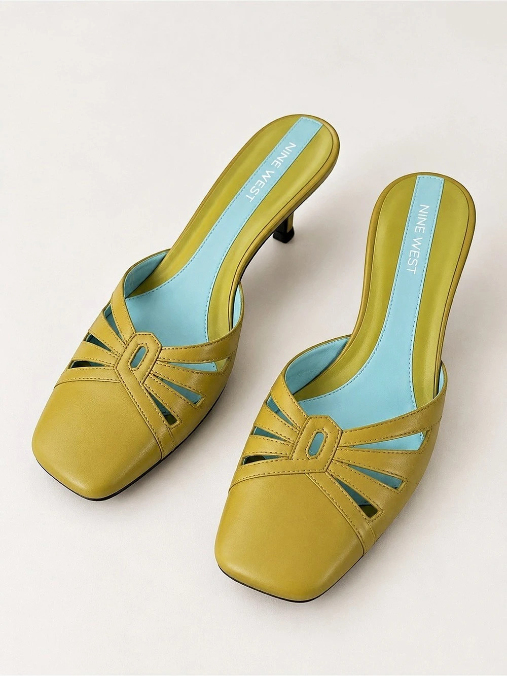 Nine West Pointed Toe Heels in Yellow & Blue Like New